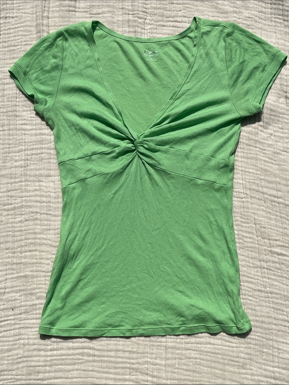 Twist-Front V-Neck Sexy Basic Tee in vivid green M